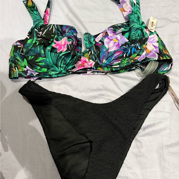 Victoria's Secret Other - Victoria's Secret Tropical Floral Underwire Bikini Top with Black Bottoms small